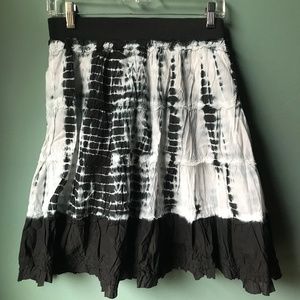 Speak 2 Me - Black and White Tie Die skirt. Size L